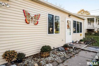 1114 Jones St, Le Claire, IA 52753