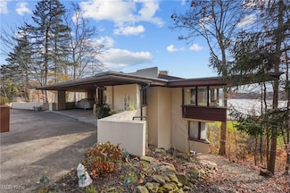 1348 Mockingbird Dr, Kent, OH 44240