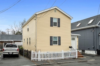 8 Rice St, Salem, MA 01970