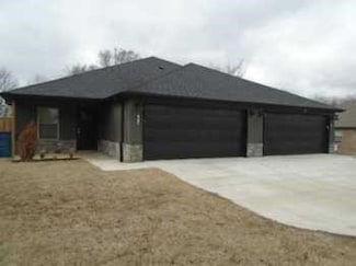 505 N Collins Ave Unit B, Gentry, AR 72734