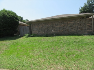 9516 Summerhill Ln, Dallas, TX 75238