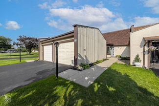 19 Westwood Dr, La Grange, IL 60525