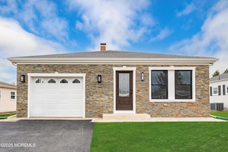 94 Hyannis St, Toms River, NJ 08757