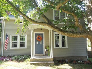 4 Seminary St, Union Springs, NY 13160