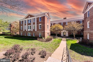 922 S Washington St Unit 310, Alexandria, VA 22314