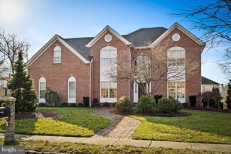 8 Canterbury Dr, Trenton, NJ 08691