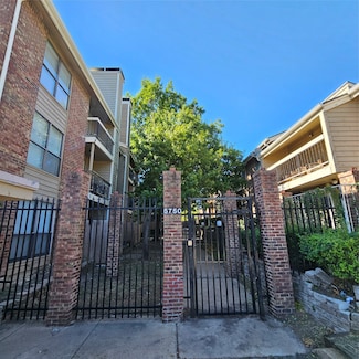 5750 Phoenix Dr Unit 15, Dallas, TX 75231
