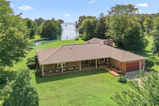 77 Kent Cove Rd, Kilmarnock, VA 22482