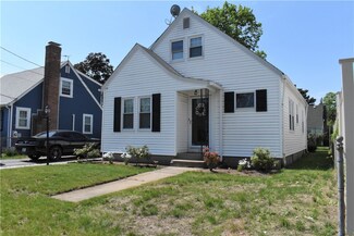 27 Crossway Rd, Cranston, RI 02910