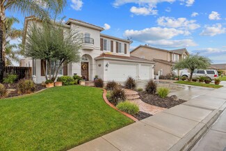 1048 W Pepper Dr, Hanford, CA 93230