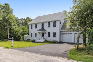 25 Hampden Rd, Falmouth, MA 02536