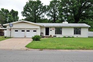 9825 W Shade Ln, Wichita, KS 67212