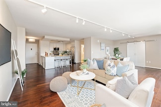 205 E Joppa Rd, Towson, MD 21286