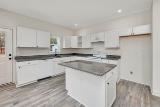 1005 Elbert St, Darien, GA 31305