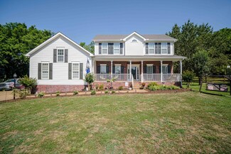 2611 Palamino Ct, Thompsons Station, TN 37179