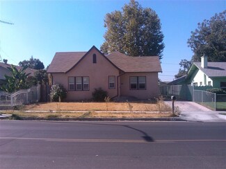 388 S Lake St, Madera, CA 93638