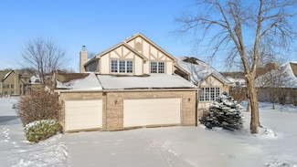 1595 Blackhawk Lake Dr, Saint Paul, MN 55122