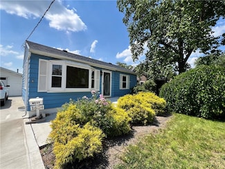 1624 E 22nd St, Des Moines, IA 50317