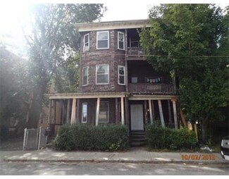 15 Kingsbury St, Worcester, MA 01610