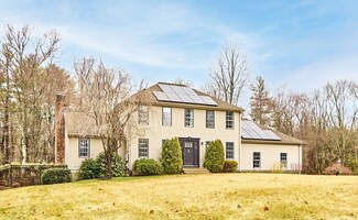 5 Dunny Cove Ln, Uxbridge, MA 01569