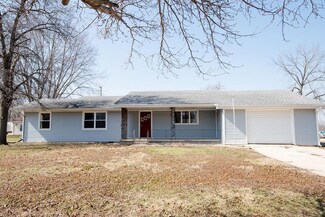 125 N Elm St, Herscher, IL 60941
