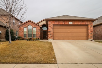 2233 Frosted Willow Ln, Fort Worth, TX 76177