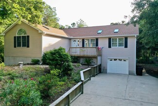 106 Hemlock Ct, Atlantic Beach, NC 28512