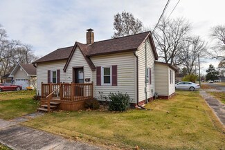 402 E 5th St, Staunton, IL 62088