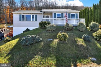 496 E Bacon St, Pottsville, PA 17901
