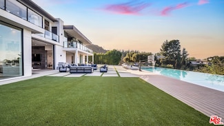 3369 Alana Dr, Sherman Oaks, CA 91403