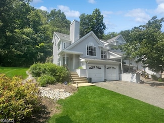 51 Rushmore Ln, Hackettstown, NJ 07840