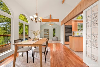 66 Grand View Ln, Bellingham, WA 98229