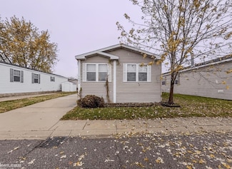 46258 Tory Dr, Macomb, MI 48044