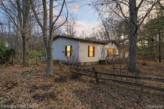 10836 Tuthill Rd, South Lyon, MI 48178