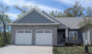 16 Pond Ridge Cir, Coralville, IA 52241