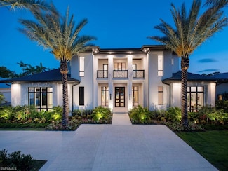 540 4th Ave N, Naples, FL 34102