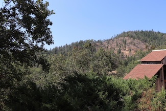 4586 W Griffin Creek Rd, Medford, OR 97501