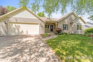 919 E Bluff Ct, Zeeland, MI 49464