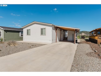 191 Nestucca Ln, Roseburg, OR 97471