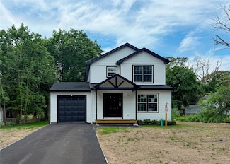 648 Blue Point Rd, Holtsville, NY 11742