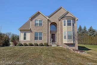 1051 Doral Dr, Troy, MI 48085