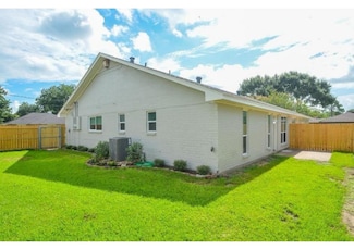 6315 Bowers St, Wallis, TX 77485