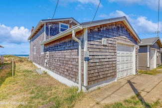 1321 N Pacific Ln, Rockaway Beach, OR 97136