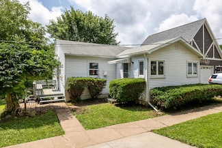 380 Sherwood Ave, East Dubuque, IL 61025