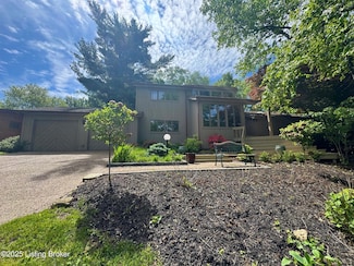 1214 Park Hills Dr, Louisville, KY 40207