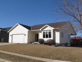 514 Field Crest Dr, Carroll, IA 51401
