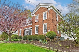 5843 Baer Rd, Sanborn, NY 14132