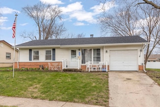 930 Hartford Ln, Elk Grove Village, IL 60007
