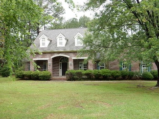 8 Auburn Ln, Hattiesburg, MS 39401