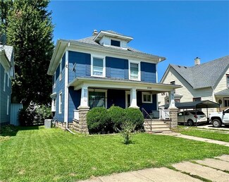 506 N Center St, Marshalltown, IA 50158